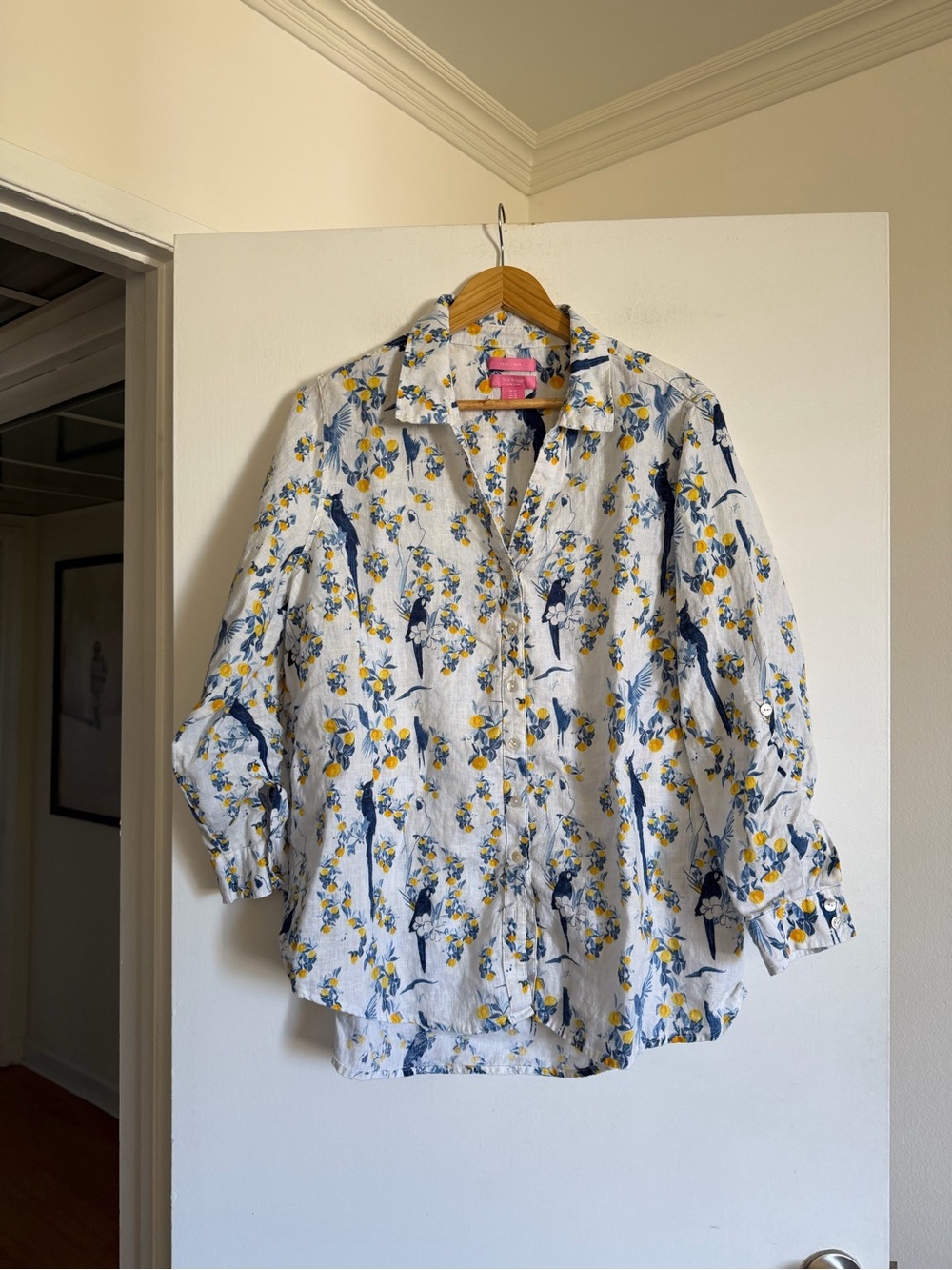 Isaac Mizrahi Linen White Animal Print Parrot Button Down Blouse size 1X EUC - Picture 2 of 7